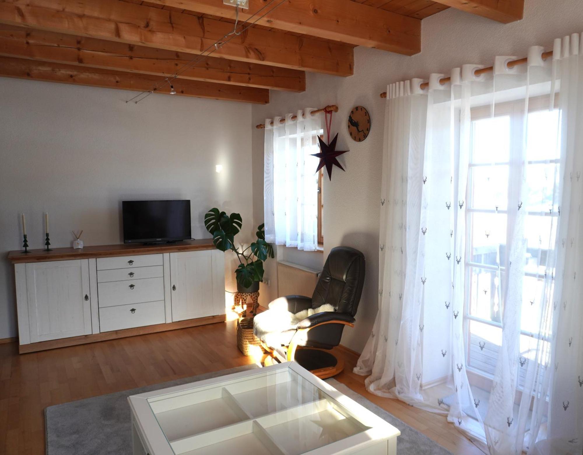 Bergzeit Auf 1000 M Hoehe Mit Balkon, Parkplatz, Wlan, Kueche Apartment